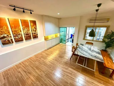 Luxury 4-Storey Townhome Phatthanakan - m800x1200