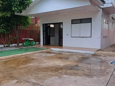 2-Story Detached Property Sukhumvit 66/1 - main.jpeg