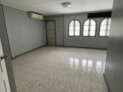 Renovated 2-Storey Townhome Ekkamai 12 - m800x1200 (10).jpeg