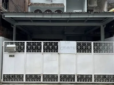 Renovated 2-Storey Townhome Ekkamai 12 - m800x1200 (16).jpeg