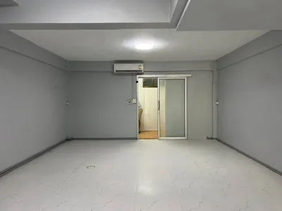 Renovated 2-Storey Townhome Ekkamai 12 - m800x1200 (2).jpeg